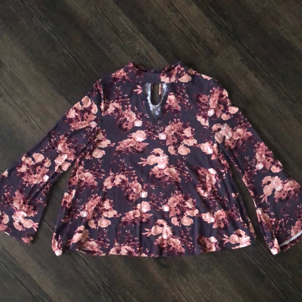 Taylor & Sage Bell Sleeve Top
